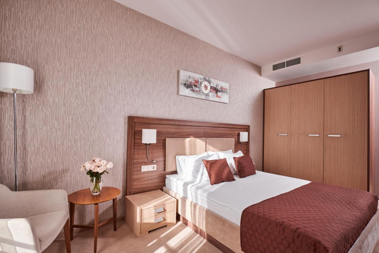 Ovis Hotel Charkiv Esterno foto