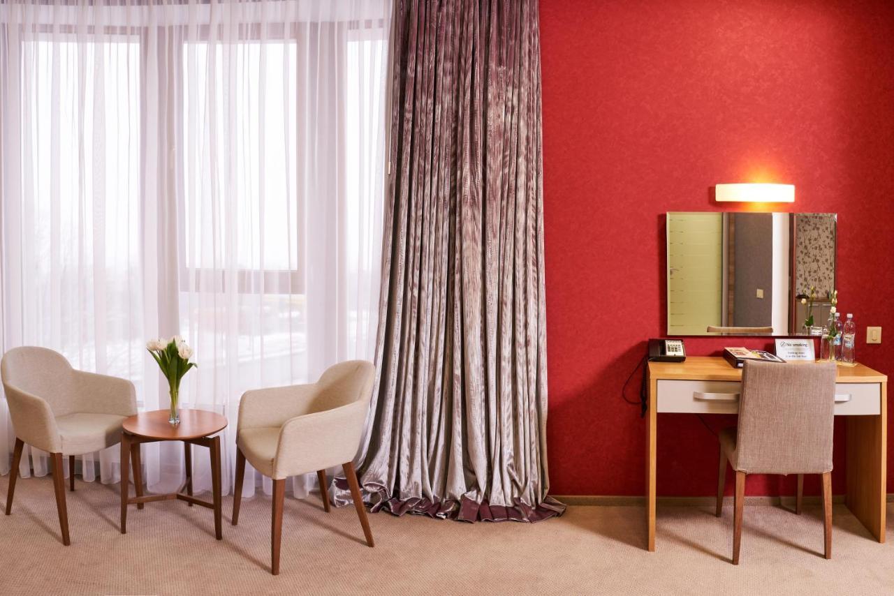 Ovis Hotel Charkiv Esterno foto