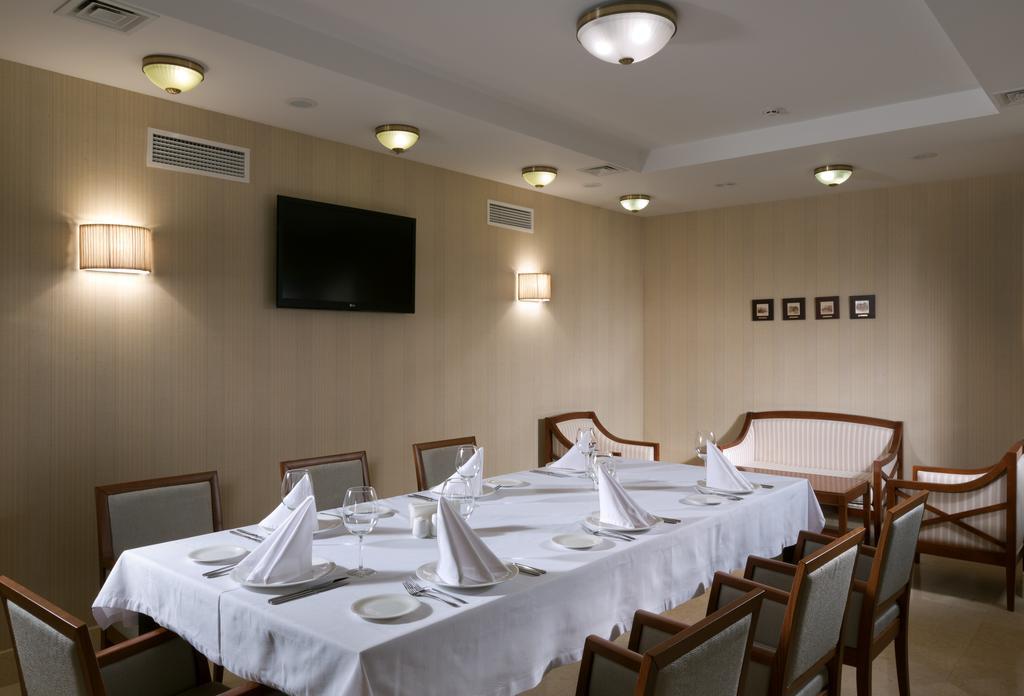 Ovis Hotel Charkiv Esterno foto